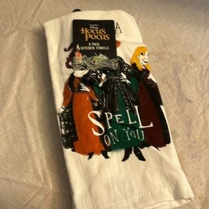 🟢10/$10 - Hocus Pocus themed kitchen towels